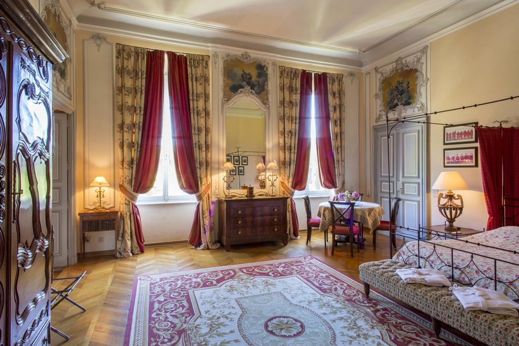 ロリオル・デュ・コンタ Chateau Talaud Bed & Breakfast 部屋 写真