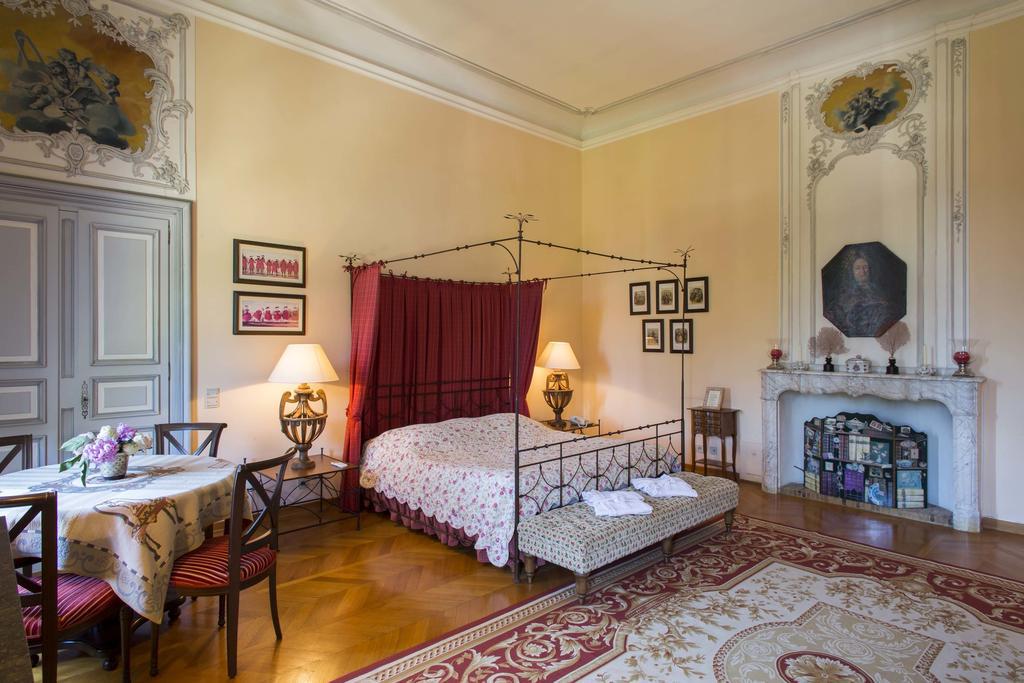 ロリオル・デュ・コンタ Chateau Talaud Bed & Breakfast 部屋 写真