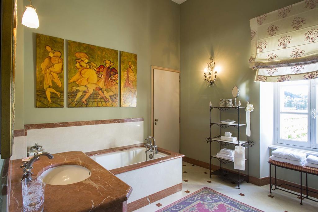 ロリオル・デュ・コンタ Chateau Talaud Bed & Breakfast 部屋 写真