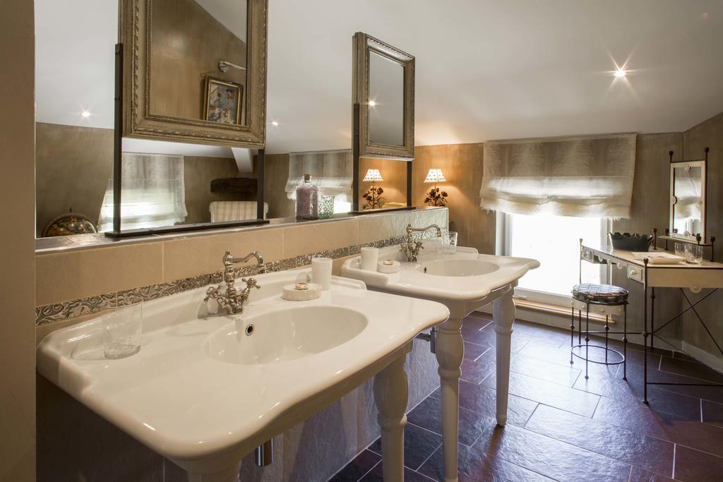 ロリオル・デュ・コンタ Chateau Talaud Bed & Breakfast 部屋 写真