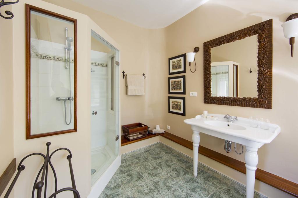 ロリオル・デュ・コンタ Chateau Talaud Bed & Breakfast 部屋 写真