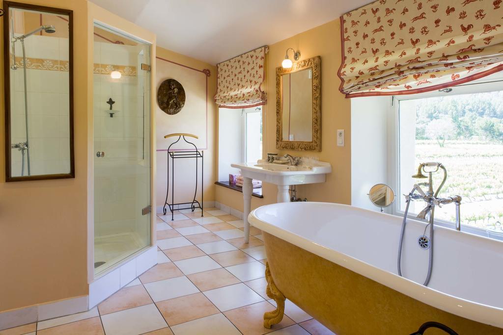 ロリオル・デュ・コンタ Chateau Talaud Bed & Breakfast 部屋 写真